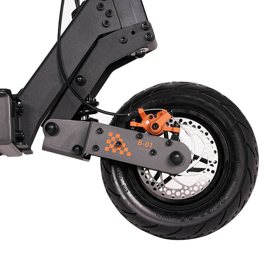 Opony bezdętkowe KuKirin G4 o głębokim bieźnie dla doskonałej przyczepności.