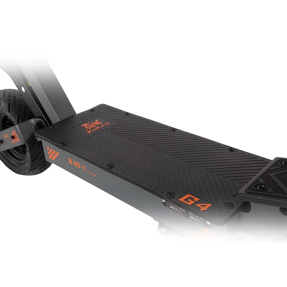 Szeroka, antypoślizgowa podłoga KuKirin G4 dla stabilnego i wygodnego stania